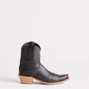 Gaby :: Black